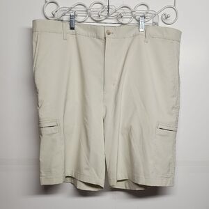 CHAPS GOLF cream cargo shorts classic style with zipper side pockets sz 42